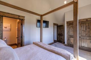 Bear Haven Hideaway at Eagles Nest - 1