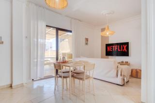 Magnificent Apartment with Private Rooftop Terrace - 4