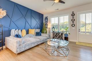 2 Mi to Zoo Atlanta Modern Townhome with Balcony - 5