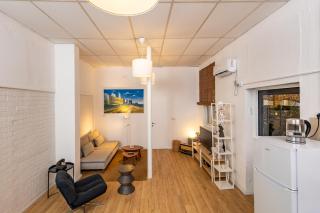 Stylish Garden Apt 2 Min Beach - 3