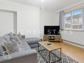 Rustic 3BR house in Tilbury, Garden and Parking - 0