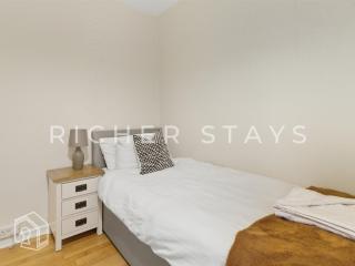 Rustic 3BR house in Tilbury, Garden and Parking - 8