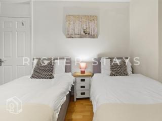 Rustic 3BR house in Tilbury, Garden and Parking - 4