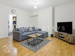 Rustic 3BR house in Tilbury, Garden and Parking - 1