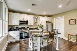 Luxurious Litfin Loft On Main Street in Akron - 8