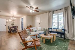 NEW Howdy House, Walk to TSU, Gameroom & Yard - 6