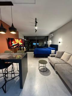 Foster Studio - Park 4 - 8