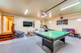 Big Bear Mtn Fun Family Cabin with Game Room - 9