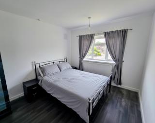 Lovely 4 Bed Dudley Home - 7