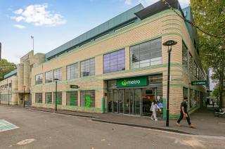 Luxe Pyrmont Apartment - Stylish 2BR Stay Near Darling Harbour - 1