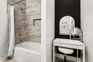 Luxury 5BR Designer Stay and Stylish NOLA Getaway - 4