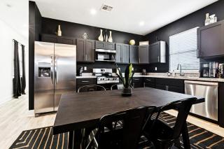 Luxury 5BR Designer Stay and Stylish NOLA Getaway - 3