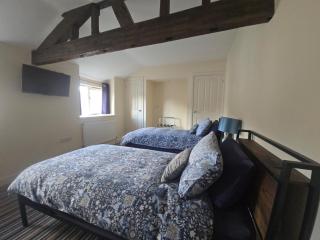 Twin Room - The Unicorn Hotel - 1