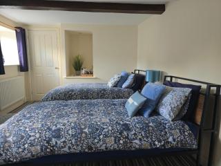 Twin Room - The Unicorn Hotel - Llanidloes - 1