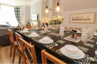 7-Bed Beachside Retreat - Sleeps 14 & Pet Friendly - 3