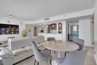 Luxury Waterfront Cocoon - For 4 - 5