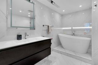 Luxury Waterfront Cocoon - For 4 - 1