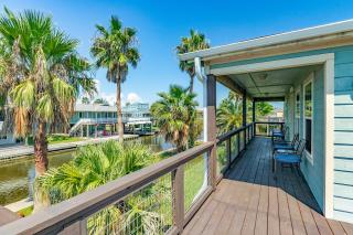 Your Laid-Back Canal-Front Fishing Spot - 0