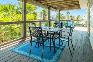 Your Laid-Back Canal-Front Fishing Spot - 7