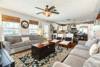 Your Laid-Back Canal-Front Fishing Spot - 6