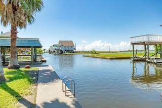 Your Laid-Back Canal-Front Fishing Spot - 3