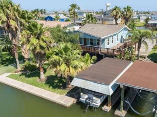 Your Laid-Back Canal-Front Fishing Spot - 2