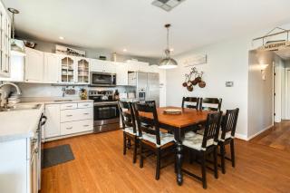 Your Laid-Back Canal-Front Fishing Spot - 1