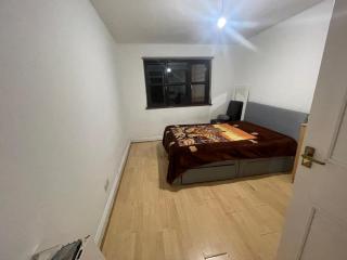 Modern 1-Bedroom Flat in Enfield- Great Location - 4