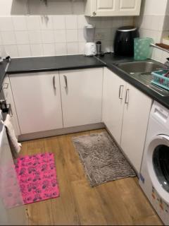 Modern 1-Bedroom Flat in Enfield- Great Location - 3