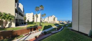 Tons of Beds 1st floor Beachfront Condo 2 Pools - 4