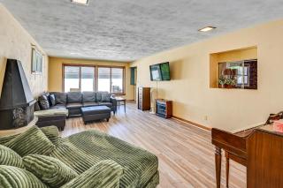 2 Mi to Dtwn Newark: Pet-Friendly Home! - 0
