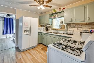 2 Mi to Dtwn Newark Pet-Friendly Home! - 9