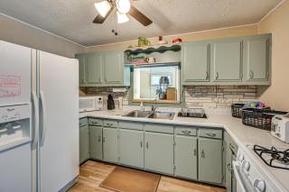 2 Mi to Dtwn Newark: Pet-Friendly Home! - 5