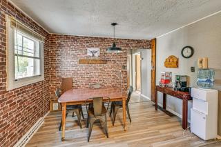 2 Mi to Dtwn Newark: Pet-Friendly Home! - 3