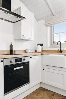 Nestledstays- The Willow - 3