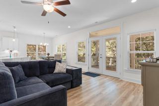 Munn Hub Live the Dream 4 Bdrm Home with Pool - 9