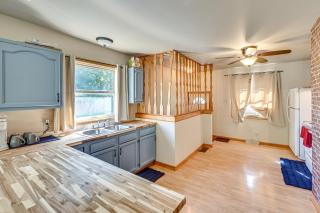 4 Mi to Lake Michigan Updated Benton Harbor Home! - 8