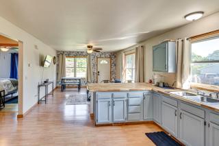 4 Mi to Lake Michigan: Updated Benton Harbor Home! - 3