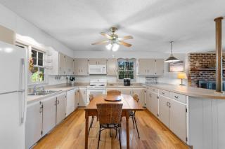 Mace House 4 Bedroom Home with Creekside Dock - 1