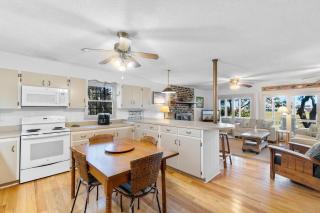 Mace House 4 Bedroom Home with Creekside Dock - 2