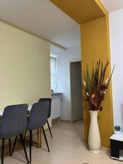 Lebendige Wohnung mit Wohlfühlcharakter - 2