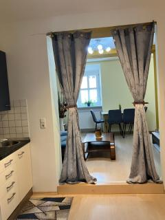 Lebendige Wohnung mit Wohlfühlcharakter - 1