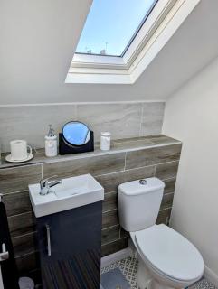 Aaron's apartment - 6