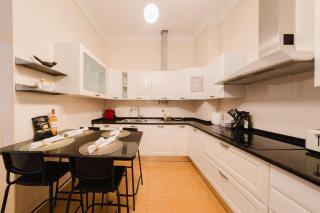 Elegant Lisbon Stay Vintage Charm-modern Comfort - 2