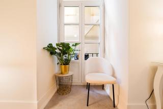 Elegant Lisbon Stay Vintage Charm-modern Comfort - 3