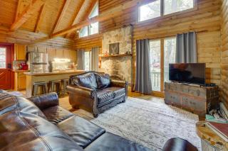 Year-Round Outdoor Adventures Poconos Hideaway - 8