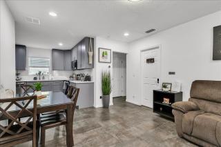 roomstr Cali Room 1 Bedroom in South Tampa with Shared Full Bathroom & FREE COFFEE - 2