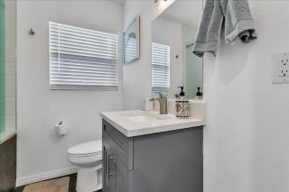 roomstr Cali Room 1 Bedroom in South Tampa with Shared Full Bathroom & FREE COFFEE - 1