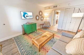 1BR Camelot Resort, Direct Oceanfront Views,Pools! - 2