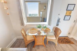 1BR Camelot Resort, Direct Oceanfront Views,Pools! - 1